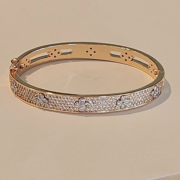 PARK LANE Yellow Gold Crystal ROYAL 2.25" Quatrefoil Bangle Bracelet - Picture 3 of 5